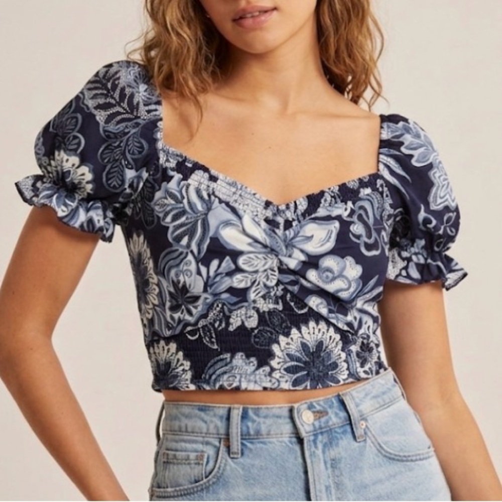 Terranova NWT Floral Navy Puff-Sleeve Cropped Top